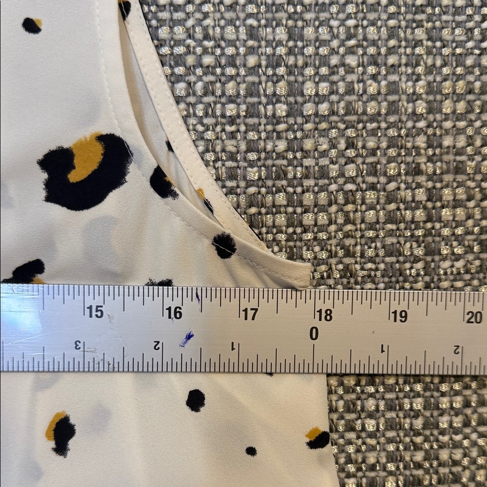 Lark & Ro Women's Sleeveless Tank Blouse‎ Beige With Leopard Print, Size 10 NWT - Picture 5 of 7